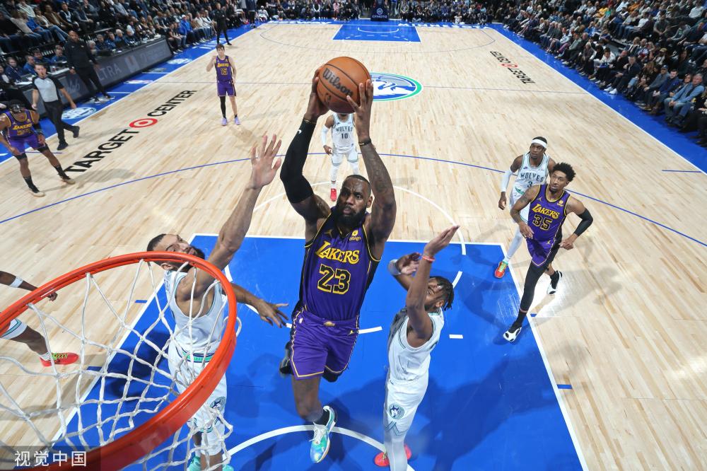 他说话时 他说话时